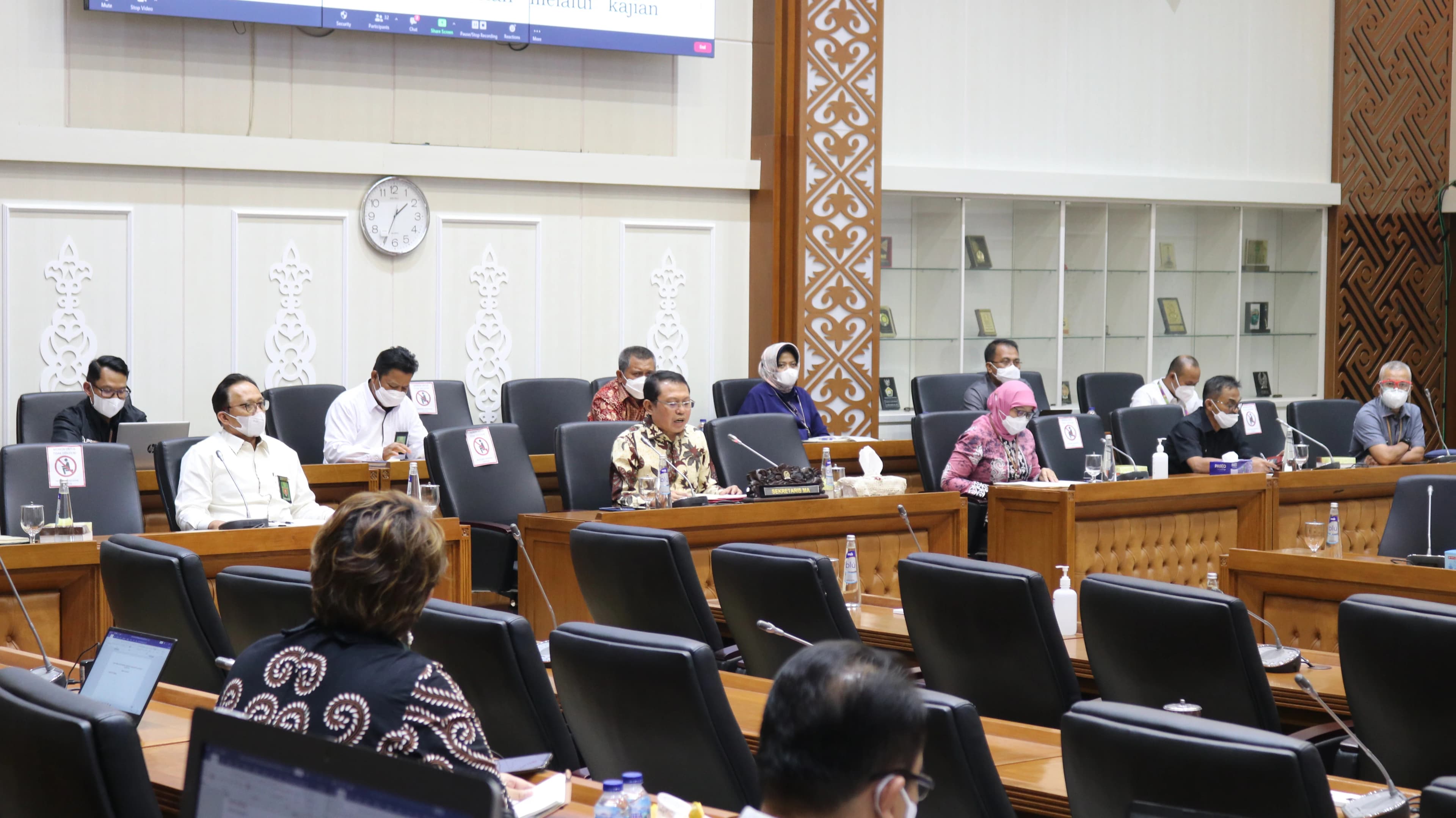 https://www.mahkamahagung.go.id/cms/media/8703