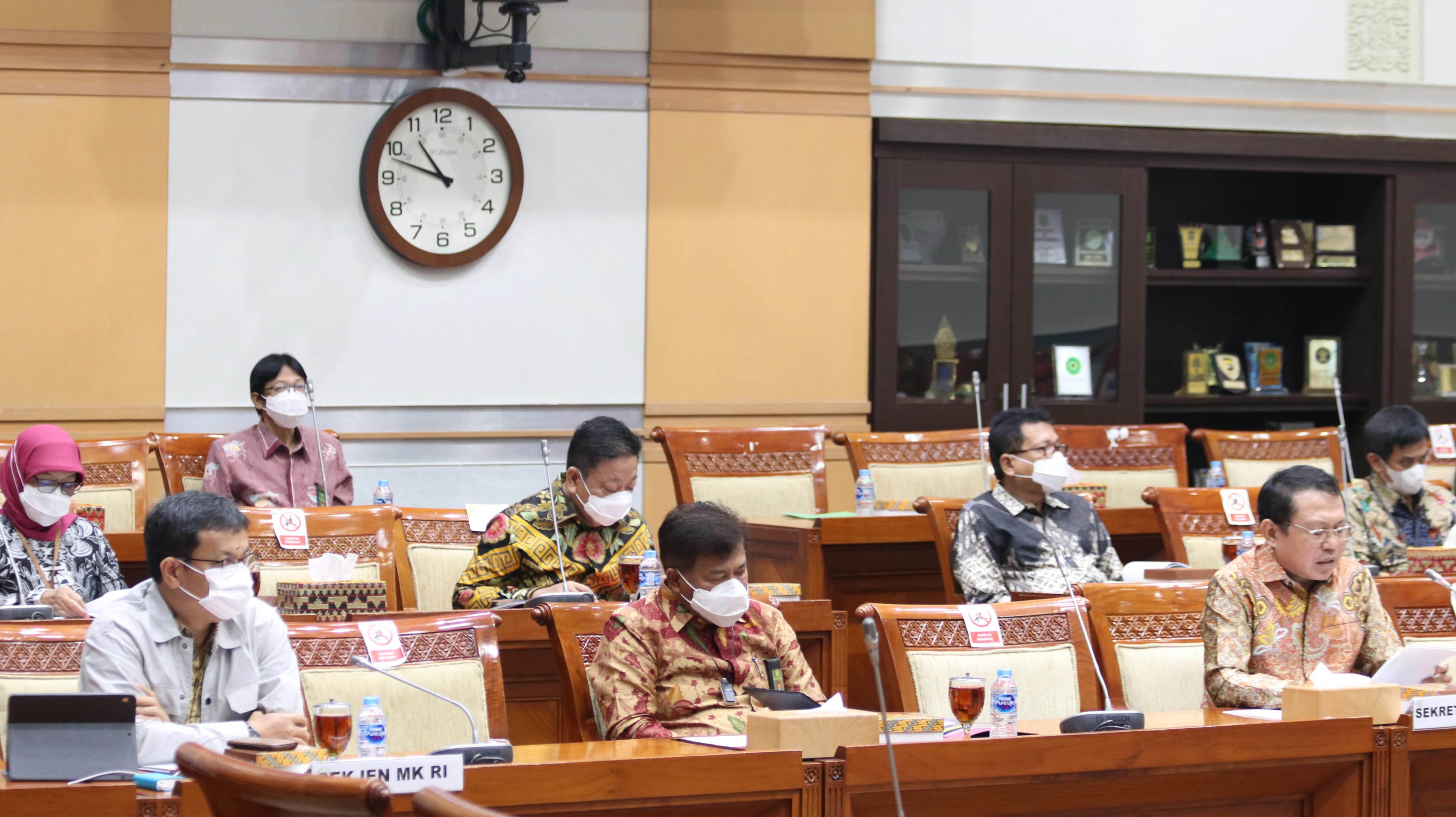 https://www.mahkamahagung.go.id/cms/media/8916