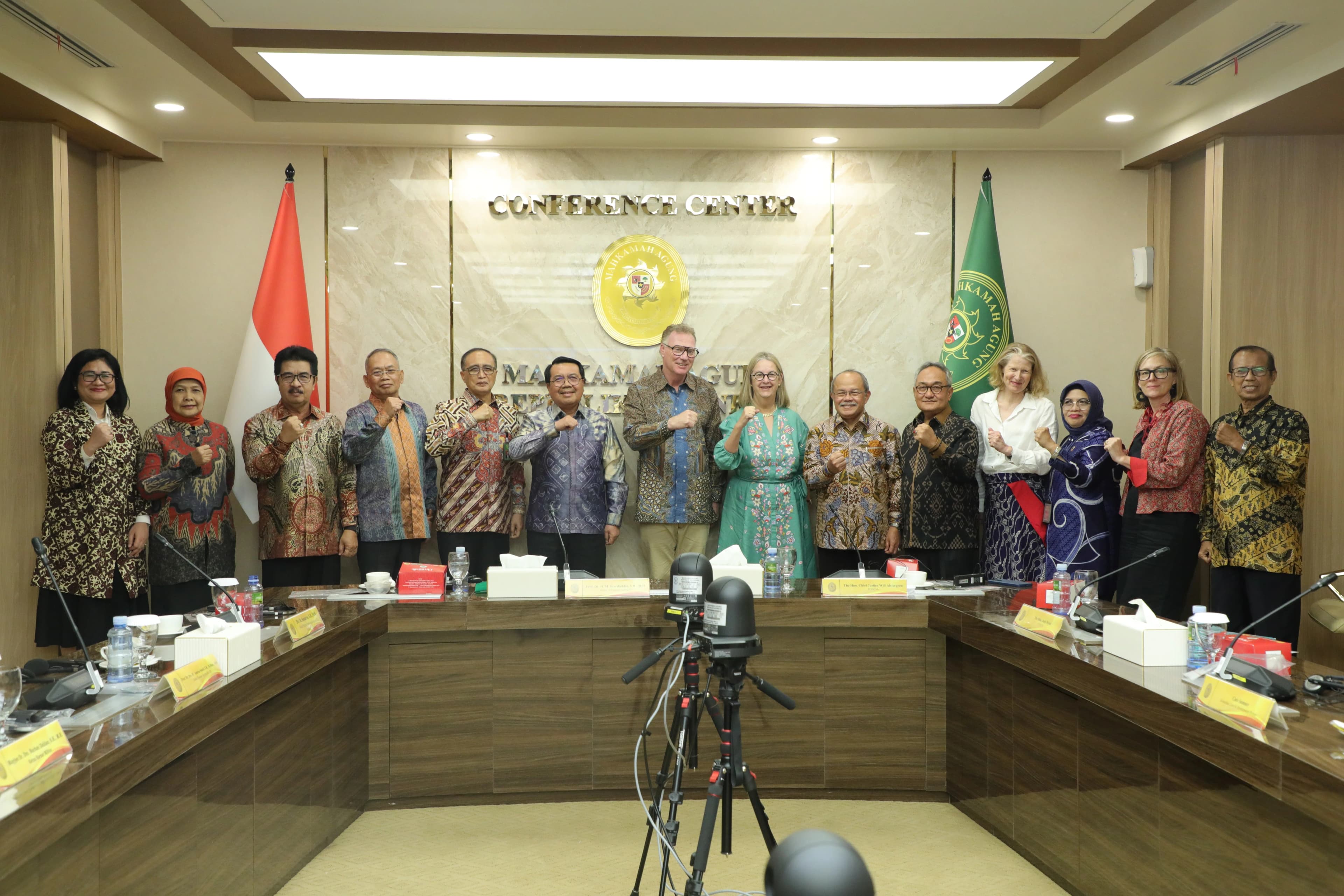 https://www.mahkamahagung.go.id/cms/media/11870