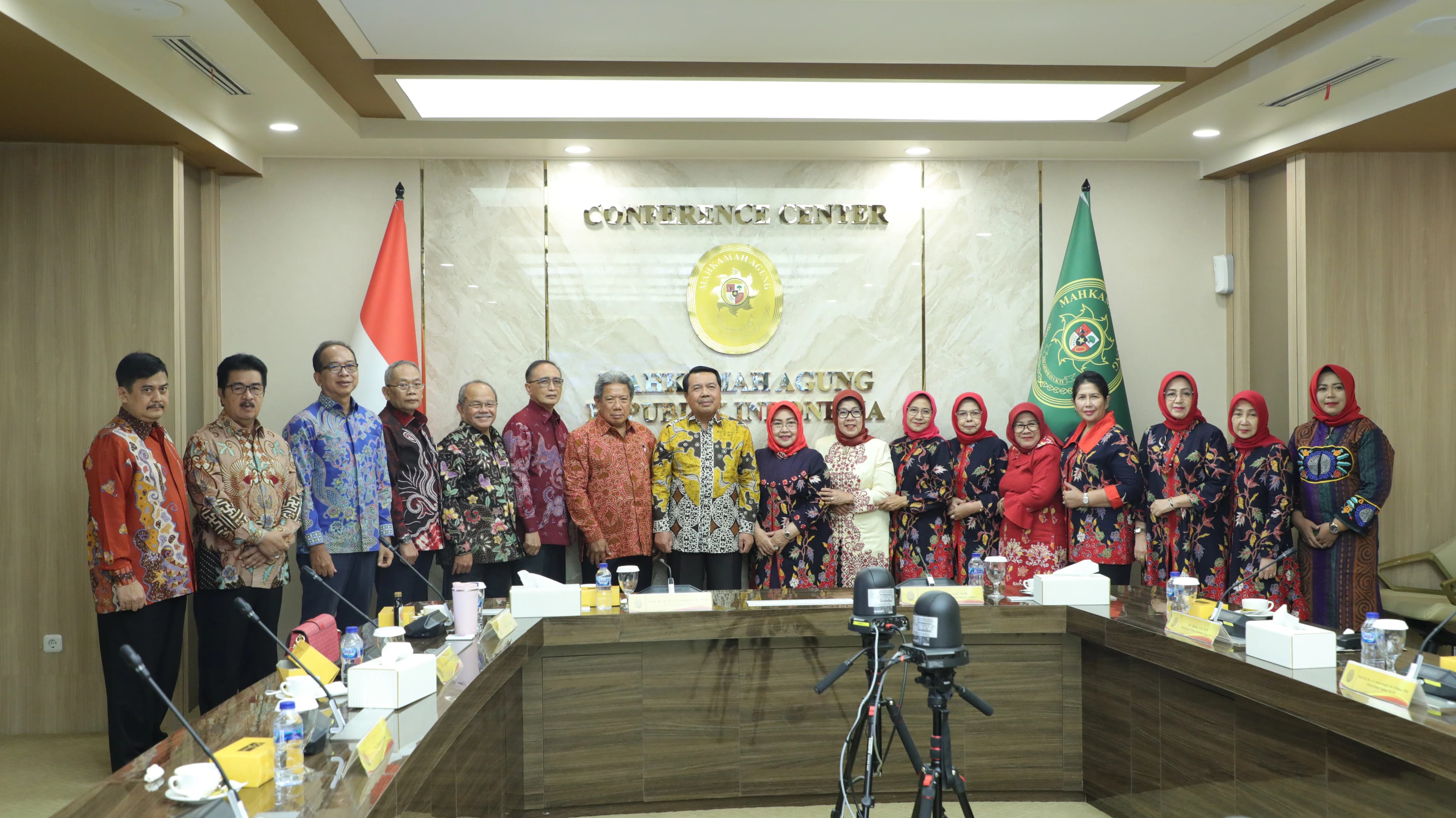 https://www.mahkamahagung.go.id/cms/media/11883