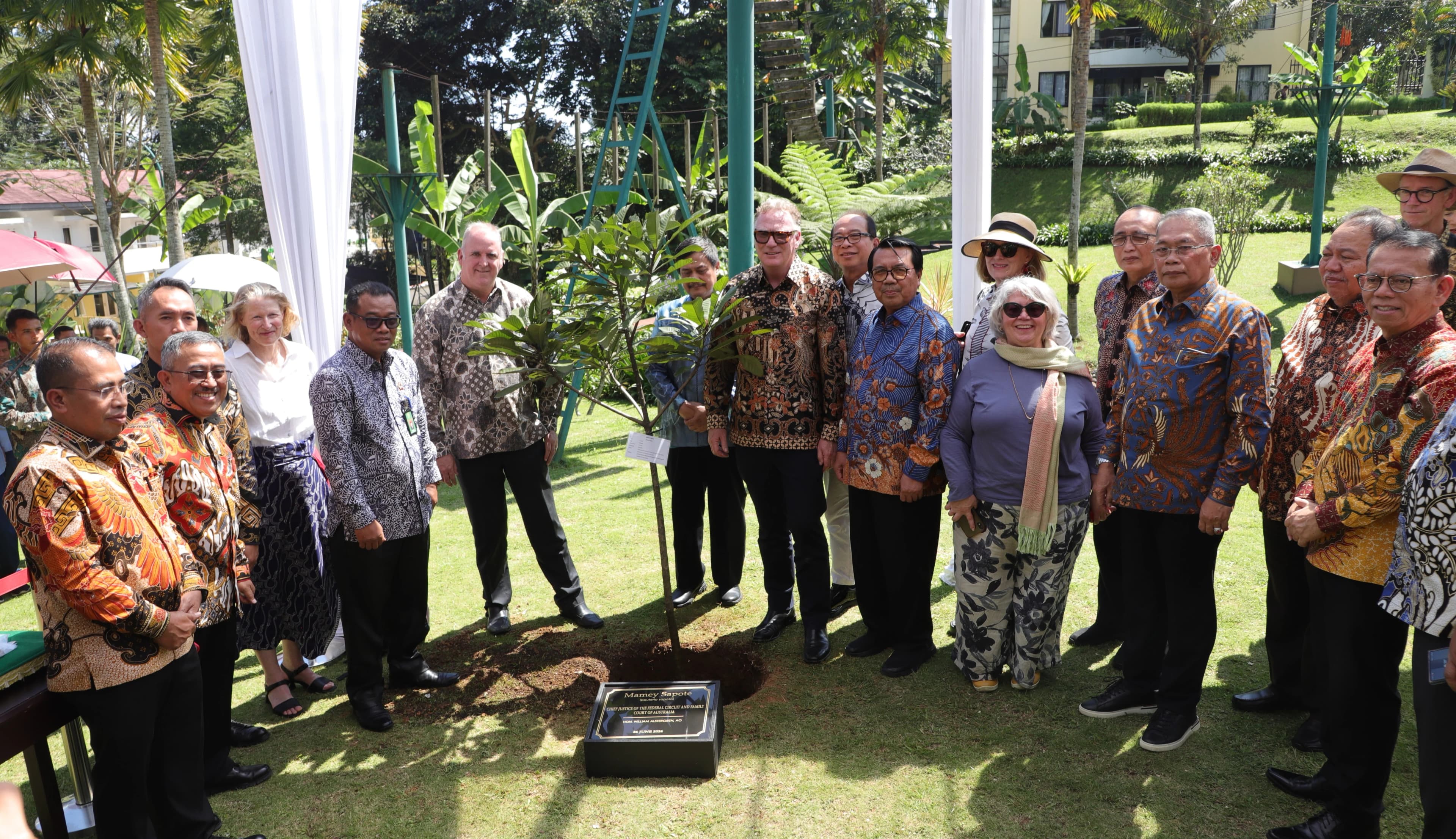 https://mahkamahagung.go.id/cms/media/12687
