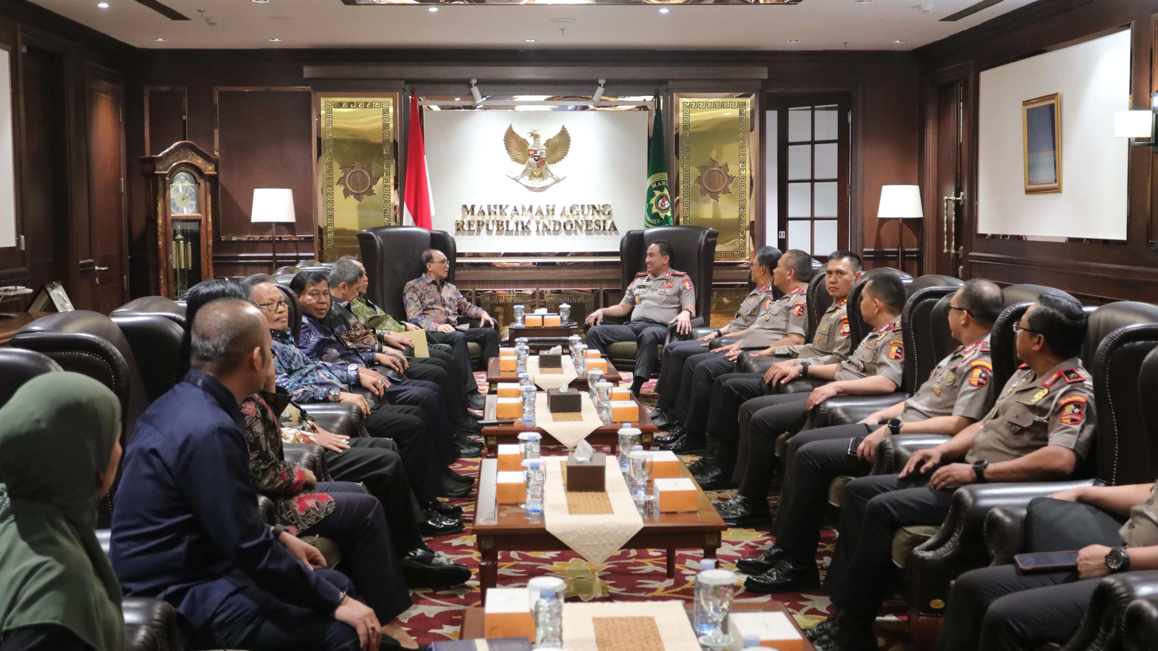 Ketua Mahkamah Agung RI Sambut Kunjungan Kehormatan Kapolri